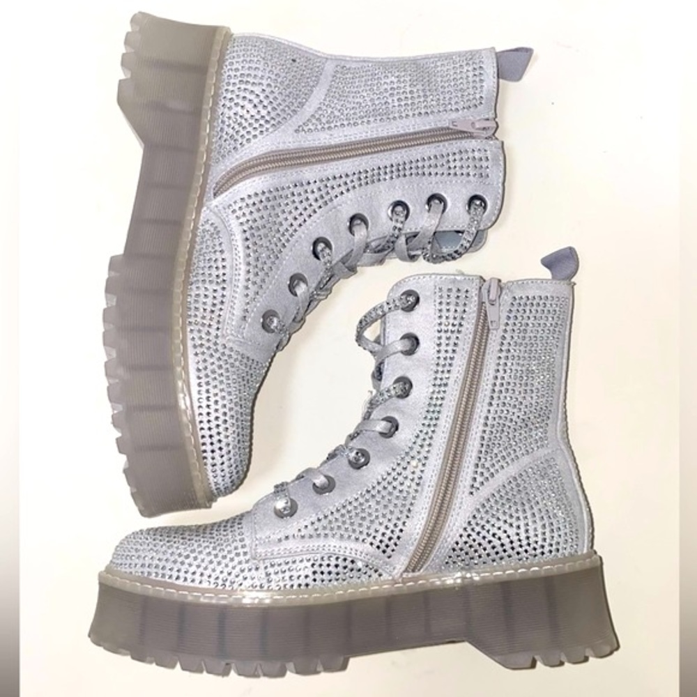 Steve Madden Women's Dynamite Silver Multi Combat & Lace-up Boots Size 6.5 - Picture 1 of 12